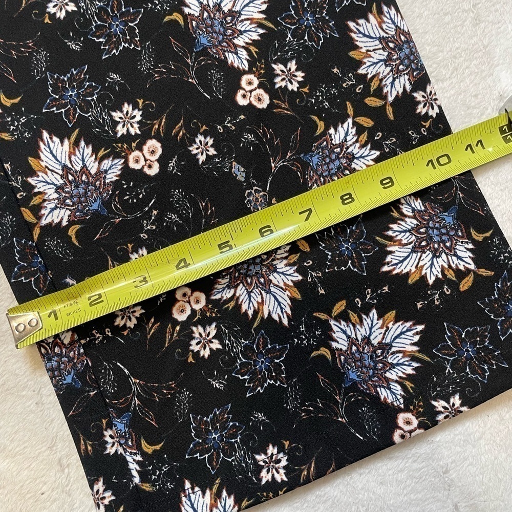 Zoe + Phoebe bohemian dress pants Stretchy Floral pattern. Size L - Picture 10 of 10